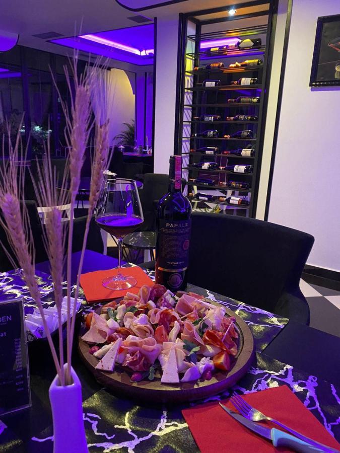 Garden Boutique Hotel إلباسان المظهر الخارجي الصورة
