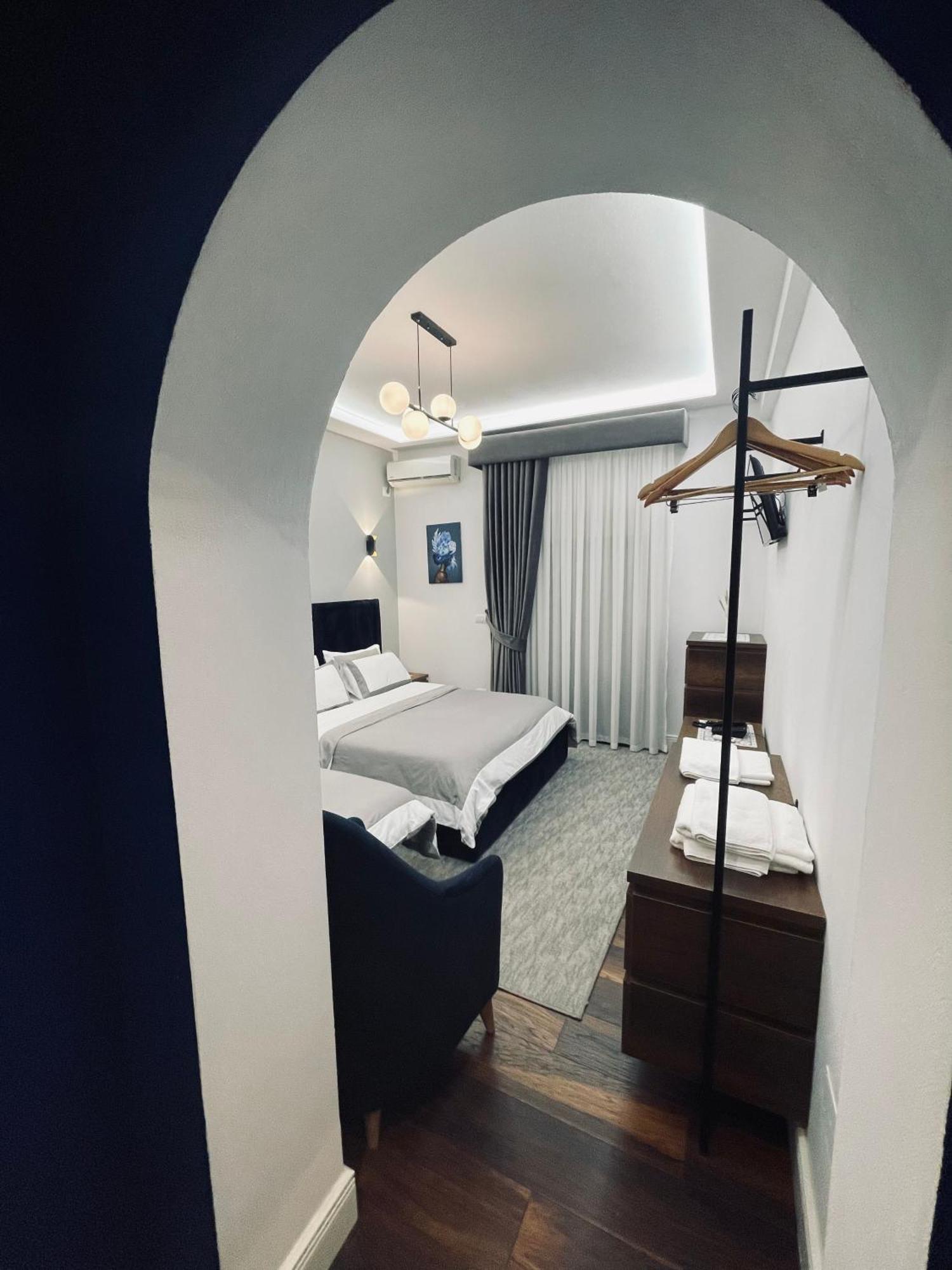 Garden Boutique Hotel إلباسان المظهر الخارجي الصورة