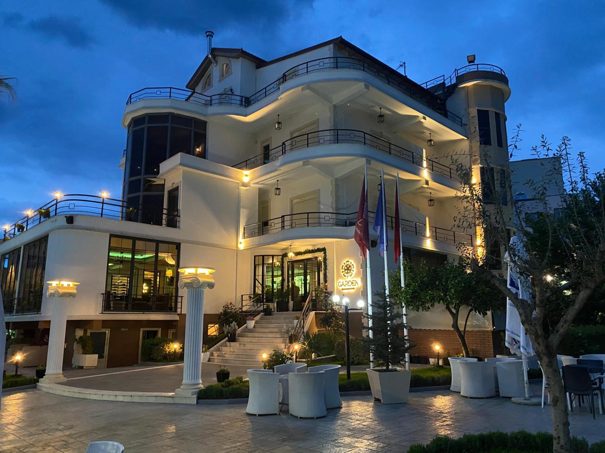 Garden Boutique Hotel إلباسان المظهر الخارجي الصورة